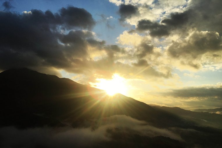 Sonnenaufgang über den Apuanischen Alpen